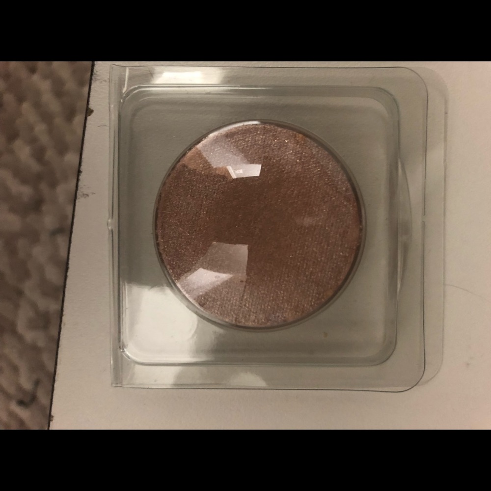 Makeup - Picture 6 of 8